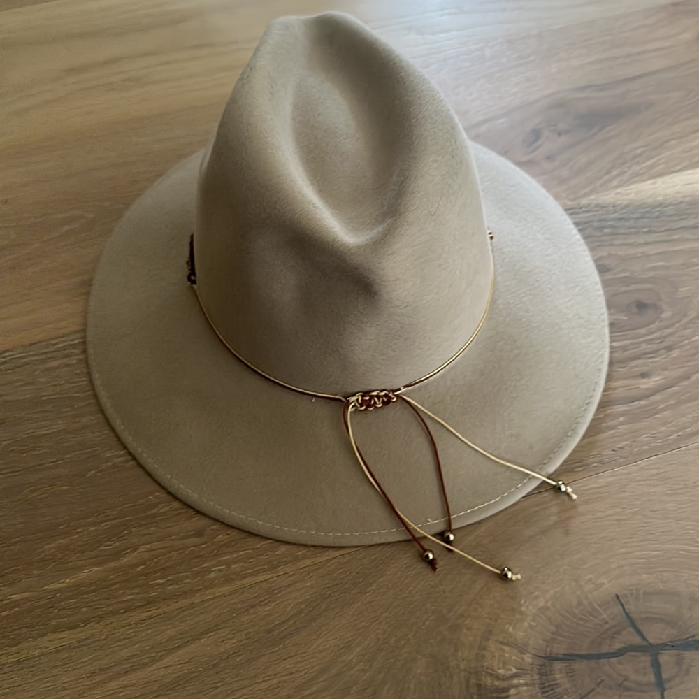 Gottex gray hat with beaded detailing. Worn once! - Picture 3 of 7